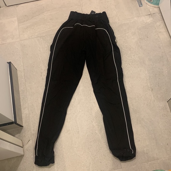 Tight bottom black cargo pants UK 6 - Picture 2 of 2